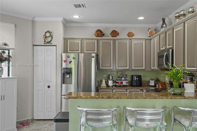 10341 NW 32nd Ter, Doral, FL 33172