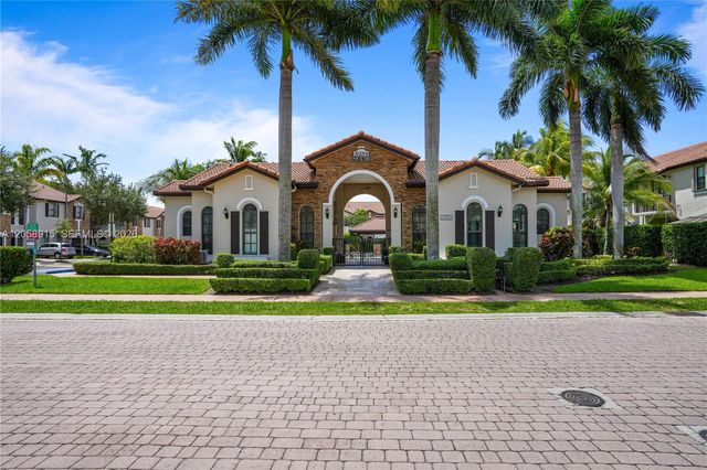 10341 NW 32nd Ter, Doral, FL 33172