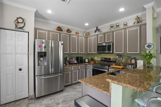 10341 NW 32nd Ter, Doral, FL 33172