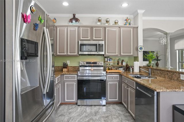 10341 NW 32nd Ter, Doral, FL 33172