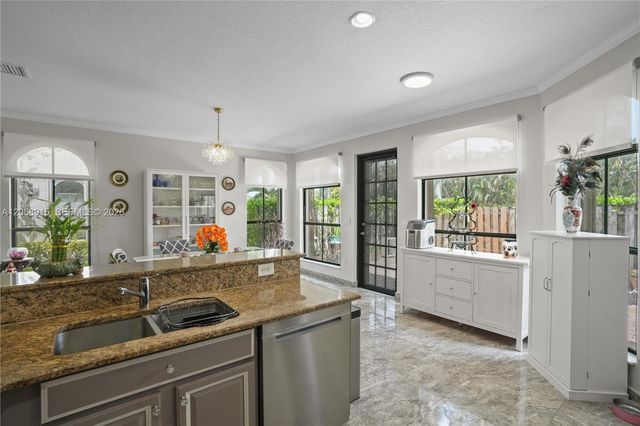 10341 NW 32nd Ter, Doral, FL 33172