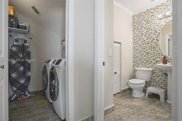 10341 NW 32nd Ter, Doral, FL 33172