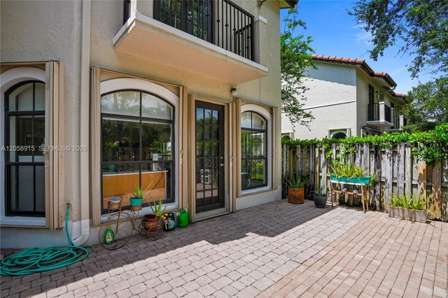 10341 NW 32nd Ter, Doral, FL 33172