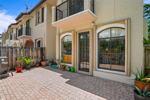 10341 NW 32nd Ter, Doral, FL 33172