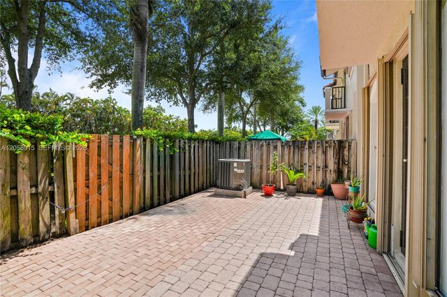 10341 NW 32nd Ter, Doral, FL 33172
