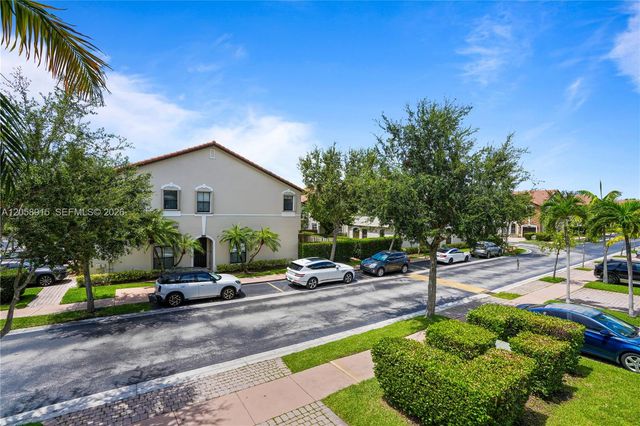 10341 NW 32nd Ter, Doral, FL 33172