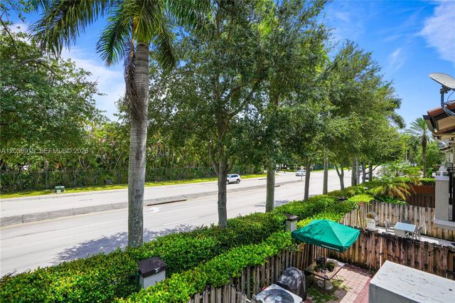 10341 NW 32nd Ter, Doral, FL 33172