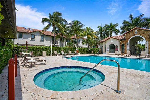10341 NW 32nd Ter, Doral, FL 33172