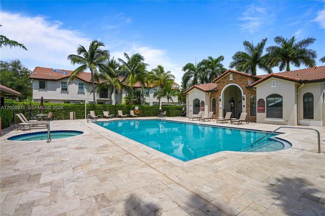 10341 NW 32nd Ter, Doral, FL 33172