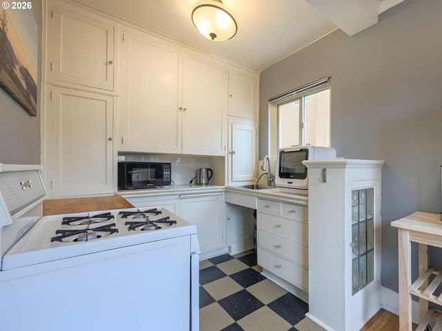 709 Sw 16TH Ave 304, Portland, OR 97205
