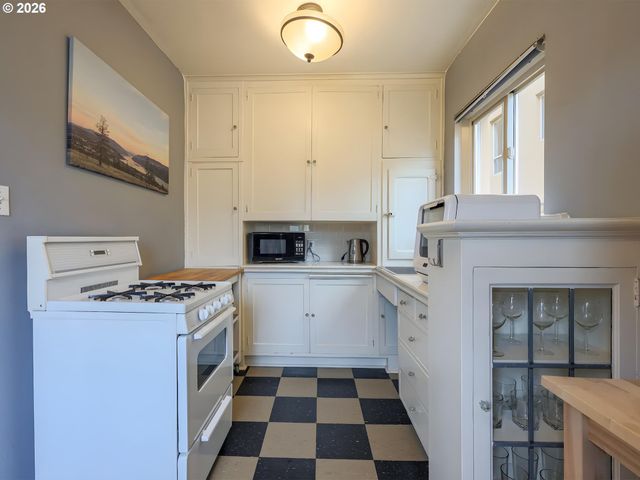 709 Sw 16TH Ave 304, Portland, OR 97205