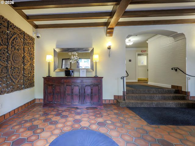 709 Sw 16TH Ave 304, Portland, OR 97205