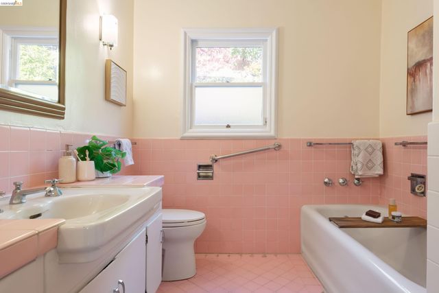 5200 Golden Gate Ave, Oakland, CA 94618