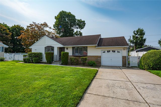 3986 Maplewood Drive, Seaford, NY 11783