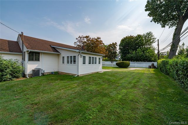 3986 Maplewood Drive, Seaford, NY 11783