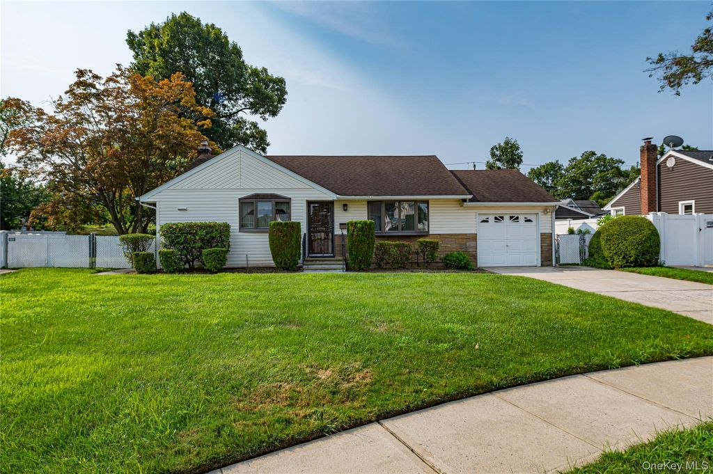 3986 Maplewood Drive, Seaford, NY 11783 — exterior