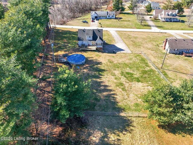 630 Picnic Hill Rd, Irvine, KY 40336