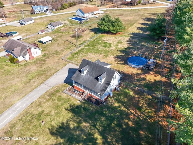 630 Picnic Hill Rd, Irvine, KY 40336