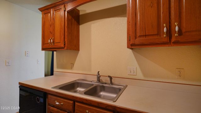 2521 S Adele Avenue, Joplin, MO 64804