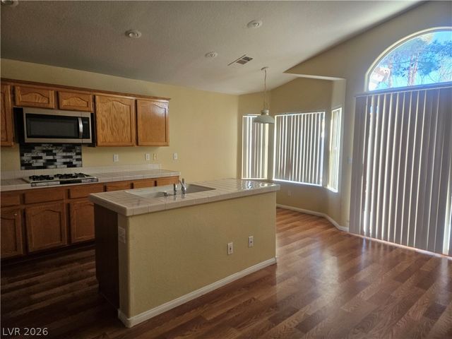 2320 Hunt Club Street, Las Vegas, NV 89128