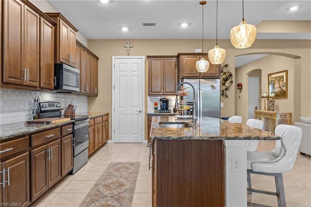 3286 Baravaldo CIR, Cape Coral, FL 33909
