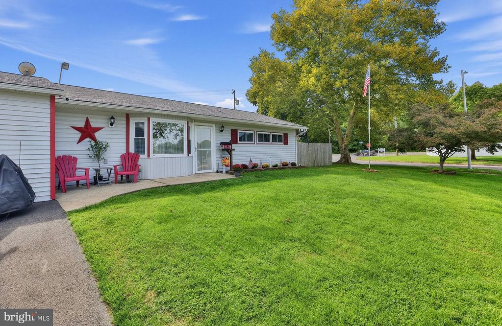 2 IDLEWILD RD, LEVITTOWN, PA 19057 — photo 3