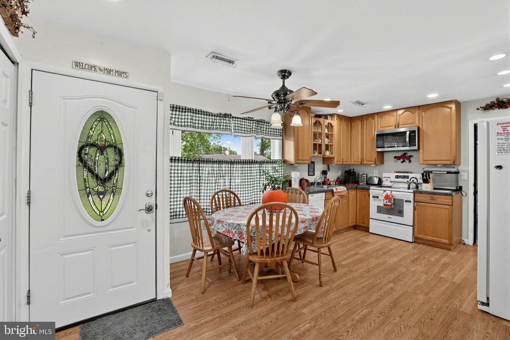 2 IDLEWILD RD, LEVITTOWN, PA 19057 — photo 5