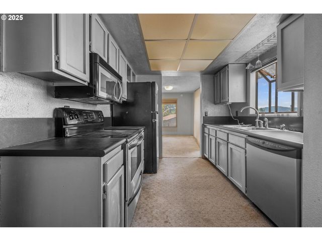 65 Sw PLEASANT VIEW Ave, Gresham, OR 97030