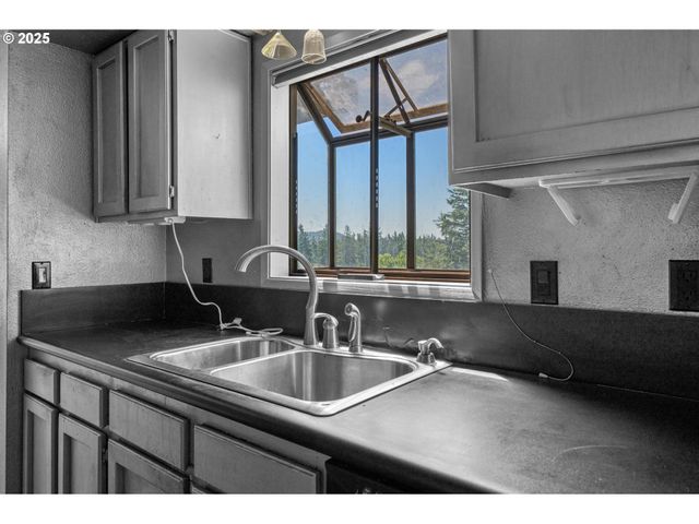65 Sw PLEASANT VIEW Ave, Gresham, OR 97030