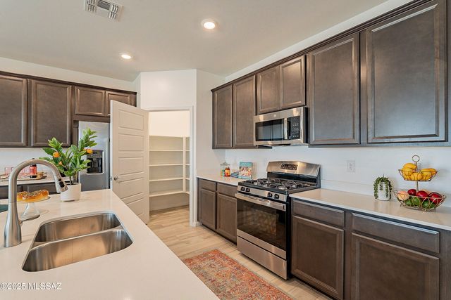 10498 W Beaman Lane, Marana, AZ 85653