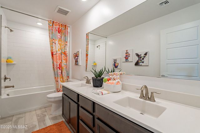 10498 W Beaman Lane, Marana, AZ 85653