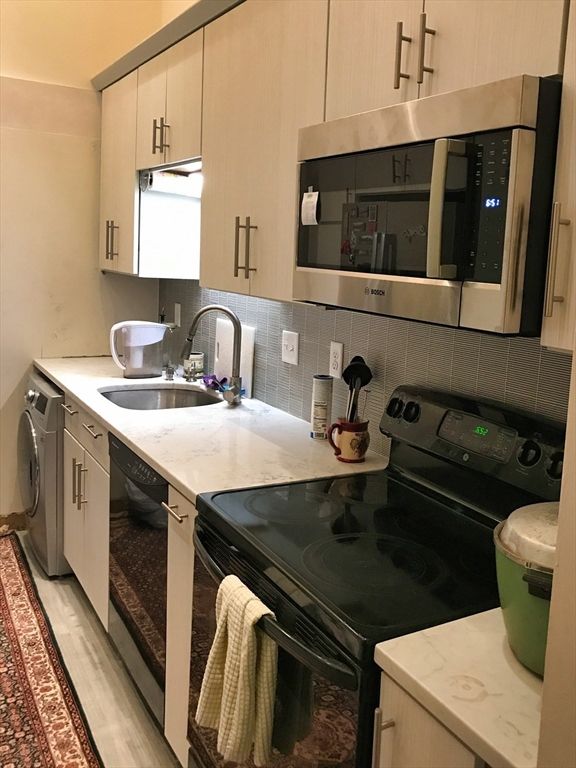 16 Balmoral St 421, Andover, MA 01810