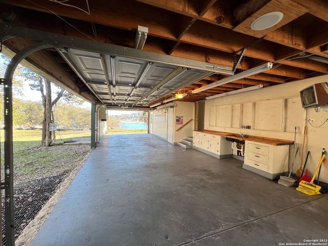 119 CEDAR TREE LN, Canyon Lake, TX 78133
