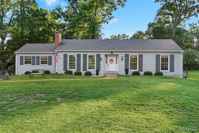 325 Nantucket Drive, Ballwin, MO 63011