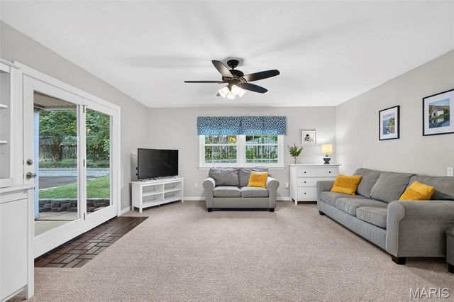 325 Nantucket Drive, Ballwin, MO 63011
