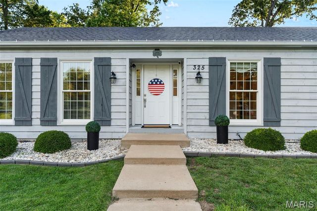 325 Nantucket Drive, Ballwin, MO 63011