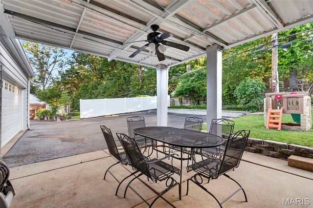 325 Nantucket Drive, Ballwin, MO 63011