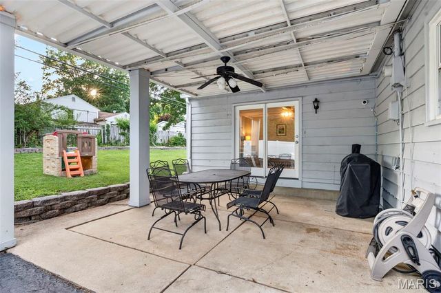 325 Nantucket Drive, Ballwin, MO 63011