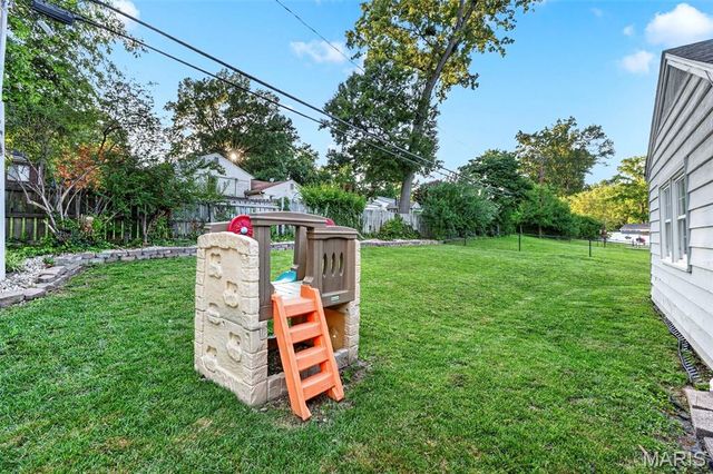 325 Nantucket Drive, Ballwin, MO 63011