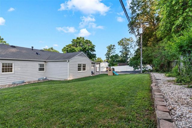 325 Nantucket Drive, Ballwin, MO 63011