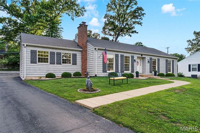 325 Nantucket Drive, Ballwin, MO 63011