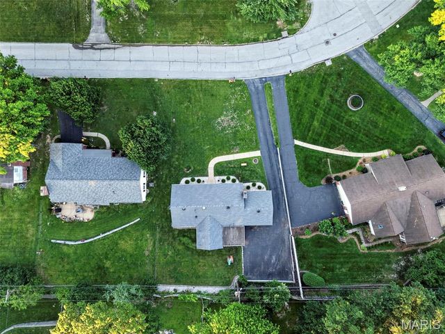 325 Nantucket Drive, Ballwin, MO 63011