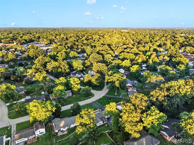 325 Nantucket Drive, Ballwin, MO 63011