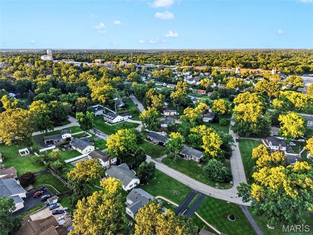 325 Nantucket Drive, Ballwin, MO 63011