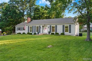 325 Nantucket Drive, Ballwin, MO 63011