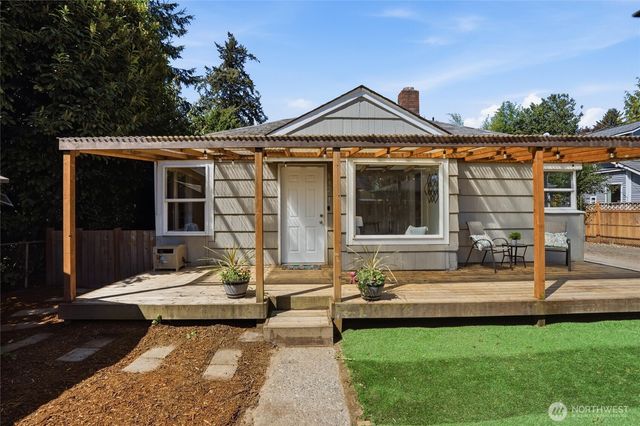 1329 N Cambrian Avenue, Bremerton, WA 98312