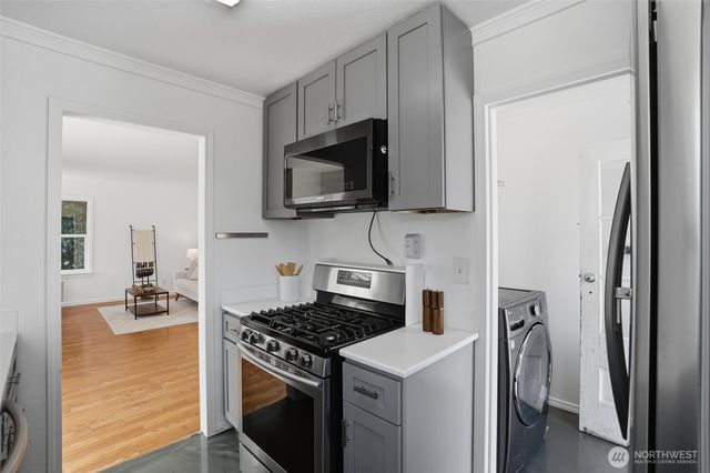 1329 N Cambrian Avenue, Bremerton, WA 98312