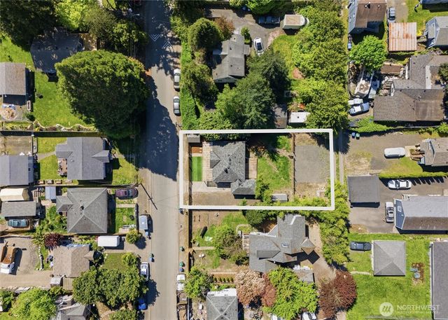 1329 N Cambrian Avenue, Bremerton, WA 98312