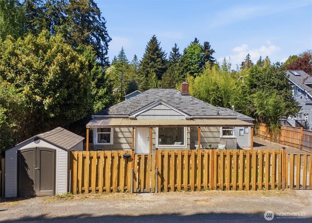 1329 N Cambrian Avenue, Bremerton, WA 98312