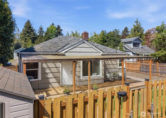 1329 N Cambrian Avenue, Bremerton, WA 98312